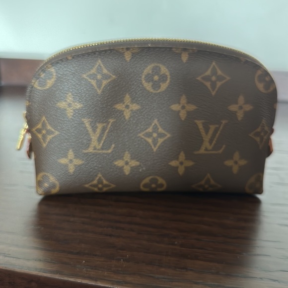 Louis Vuitton Monogram canvas cosmetic pouch - Picture 3 of 14